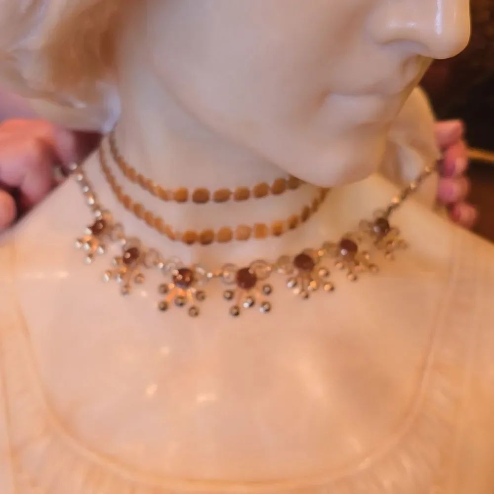 Vintage Choker from 1950's! Sandstone and Gold tone! EXCELLENT CONDITION - Picture 4 of 7